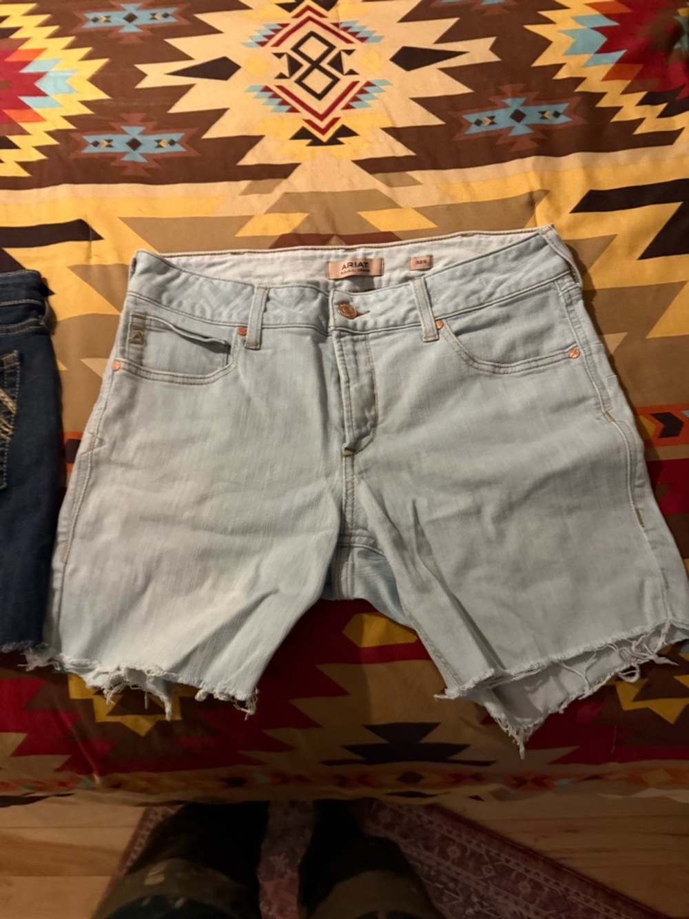 New WOT Womans Ariat Light Blue Denim Cutoff Shorts Size 32